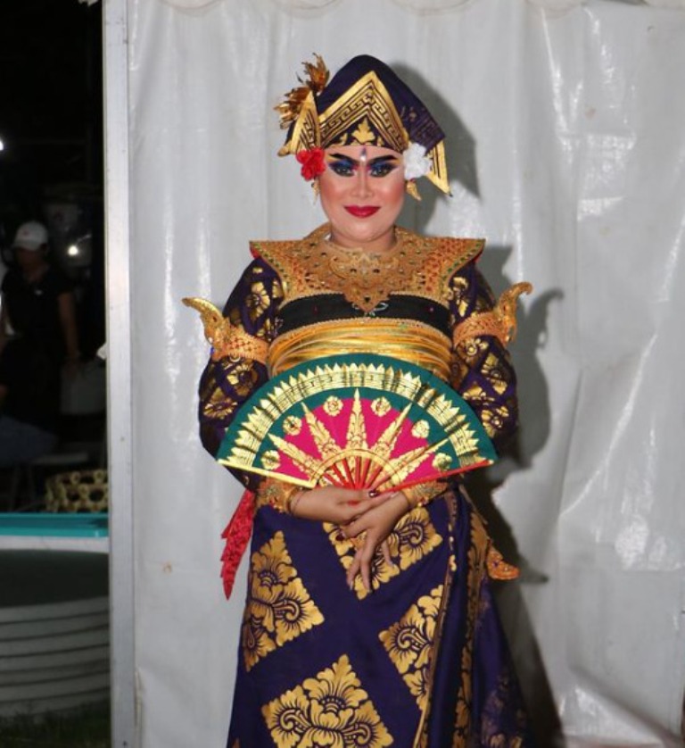 PENARI: Ni Putu Anita Sovia Veronia, penari Teruna Jaya dari Sekee Gong Legendaris Jaya Kusuma Jagaraga, Buleleng yang viral di media sosial.