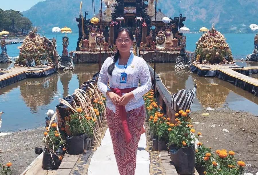 Penyuluh Agama Hindu Ni Luh Cesi