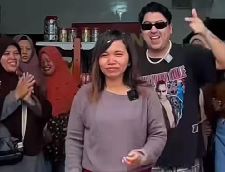 Influencer AS Isaiah Garza memberikan toko dan motor impian kepada Oshin