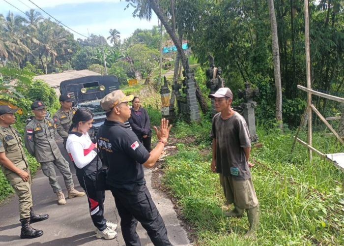 BODONG : Satpol PP Klungkung melakukan sidak ke lokasi pembangunan villa di Desa Timuhun, Kecamatan Banjarangkan, Kabupaten Klungkung, Jumat (5/4).