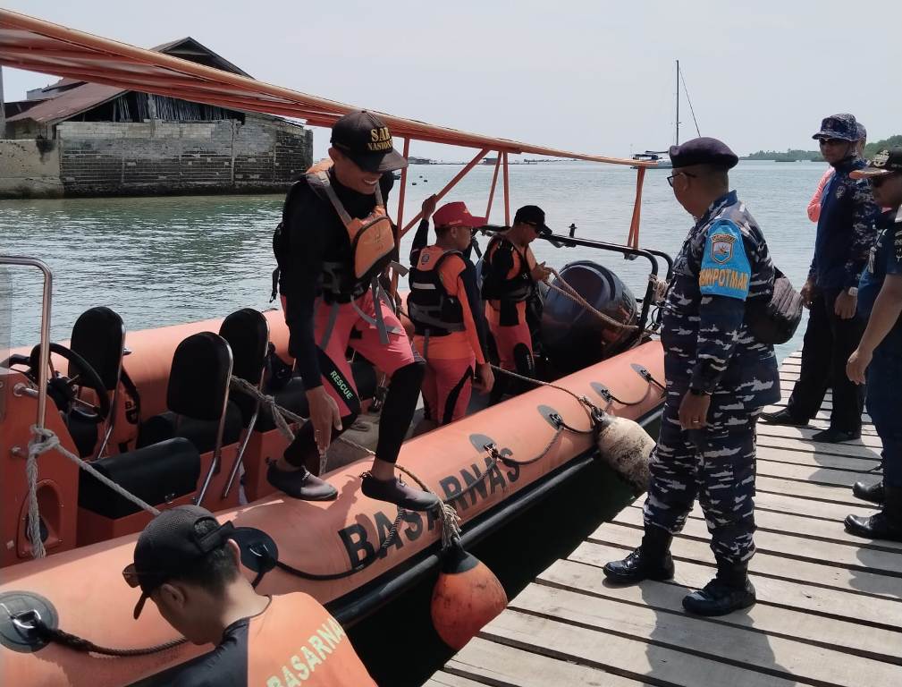 Pencarian hari kedua terhadap penumpang KM Mutiara yang diduga menjatuhkan diri ke laut