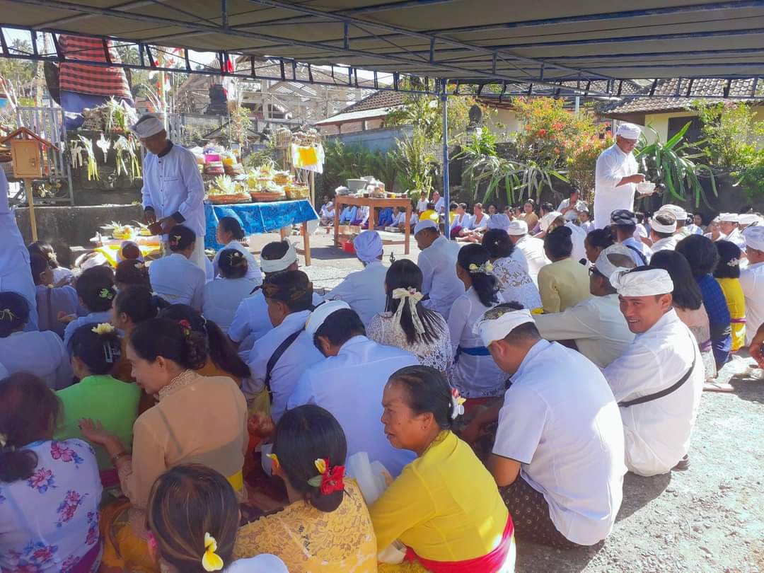 TRADISI: Tradisi Ngeningang Raga di Desa Adat Kebonjero, Desa Munduktemu, Kecamatan Pupuan, Tabanan.