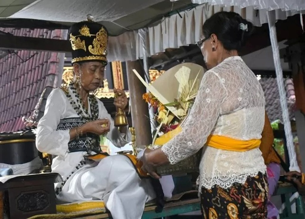 SUNYA: Menurut lontar Tutur Gong Besi, seorang pandita Hindu harus mempelajari berbagai ilmu pengetahuan, terutama makna sunya.