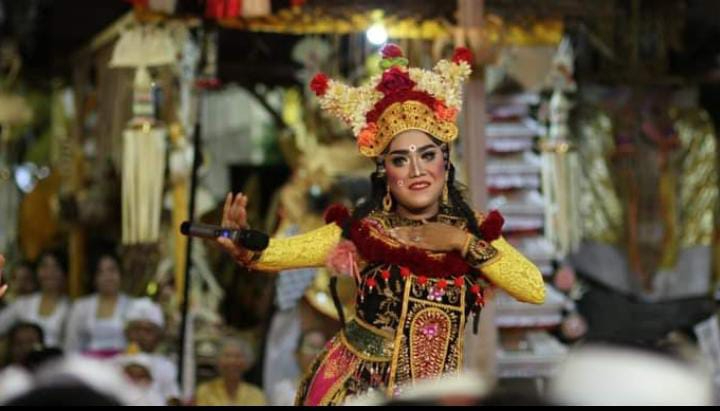 Penari liku Gek Cerling dikabarkan mengalami kecelakaan