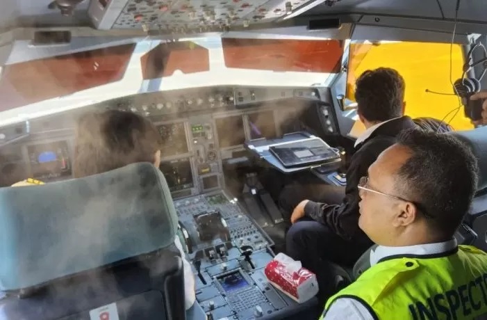 Kantor Otoritas Bandara Wilayah II Medan melakukan ramp check pesawat di Bandara Internasional Kualanamu, Deli Serdang, Sumatera Utara. (Antara)