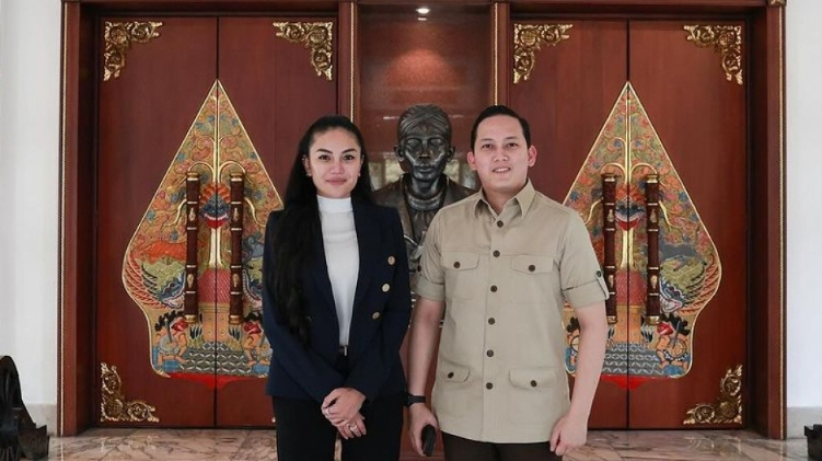 Nikita Mirzani dan sang kekasih Rizky Irmansyah telah saling unfollow di Instagram
