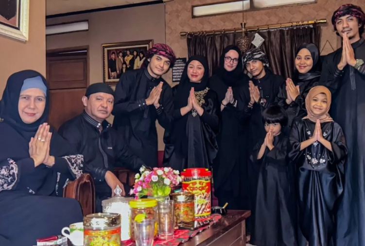 Lolly rayakan lebaran 2024 bersama keluarga besar Vadel Badjideh