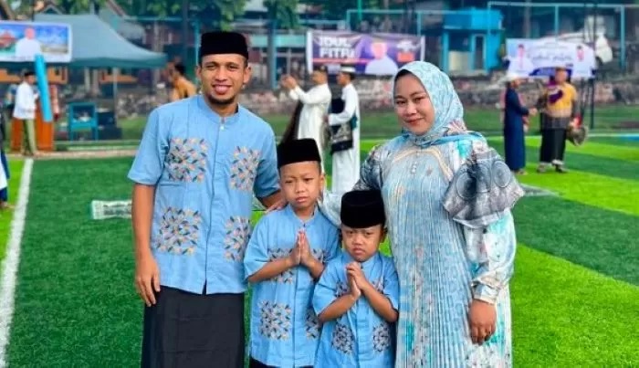 IDUL FITRI: Irfan Jaya merayakan lebaran Idul Fitri bersama keluarga. (Instagram Irfan Jaya)