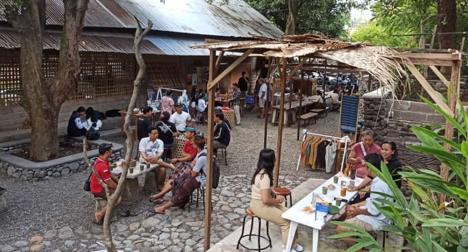 Suasana di Pasar Intaran, Desa Bengkala, Buleleng, Bali pada Minggu, 14 April 2024.