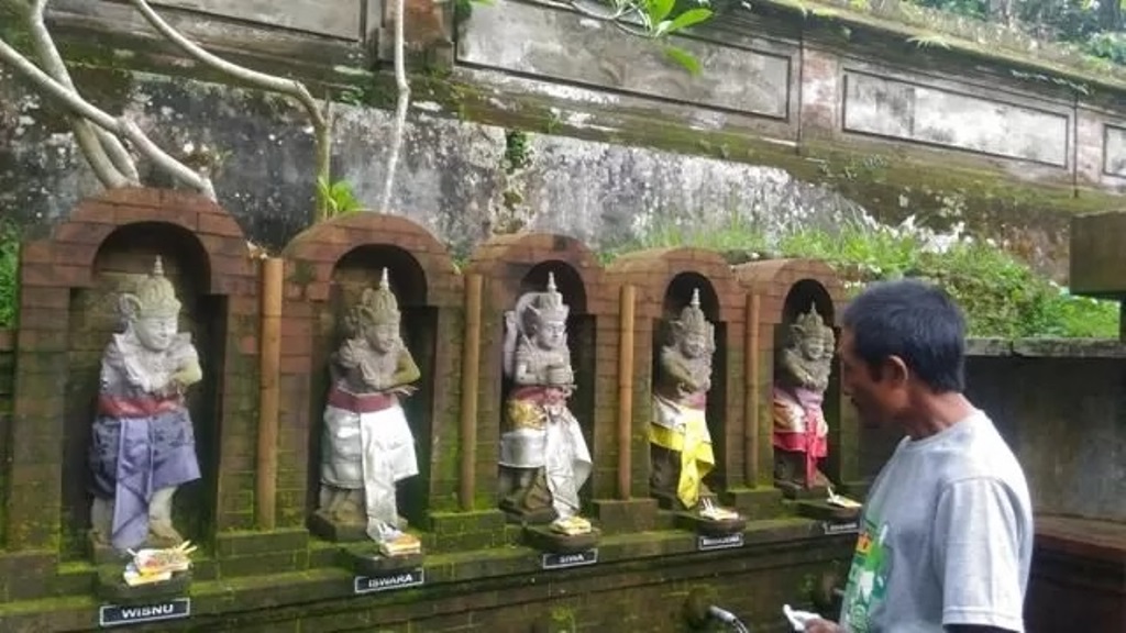 Terletak di Desa Sangeh, Abiansemal, Badung, Taman Mumbul menawarkan perpaduan sempurna antara keindahan alam dan makna spiritual yang mendalam.