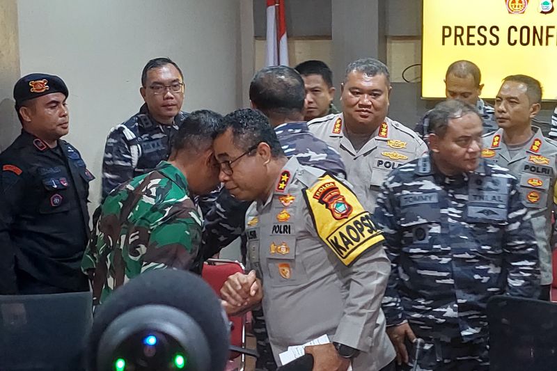 KAPOLDA:Terkait kasus bentrok personel TNI AL dengan oknum anggota Brimob, Kapolda Papua Barat minta anggotanya tidak bikin gerakan.