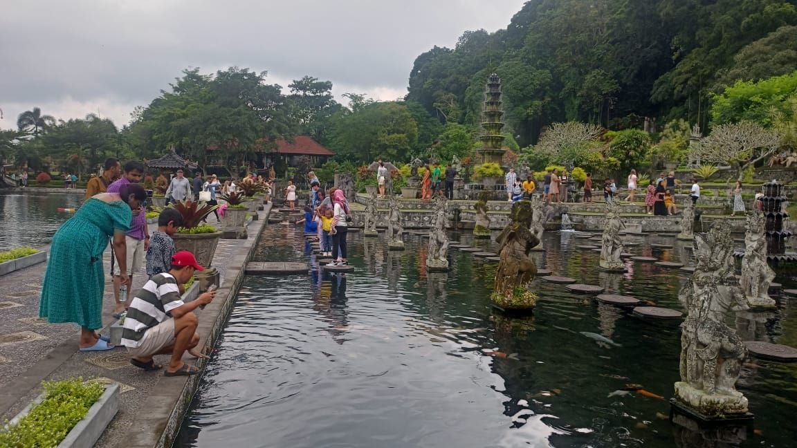 Kunjungan wisatawan ke objek wisata Taman Tirta Gangga di Desa Ababi, Kecamatan Abang, Kabupaten Karangasem, Bali mengalami peningkatan saat libur Lebaran.