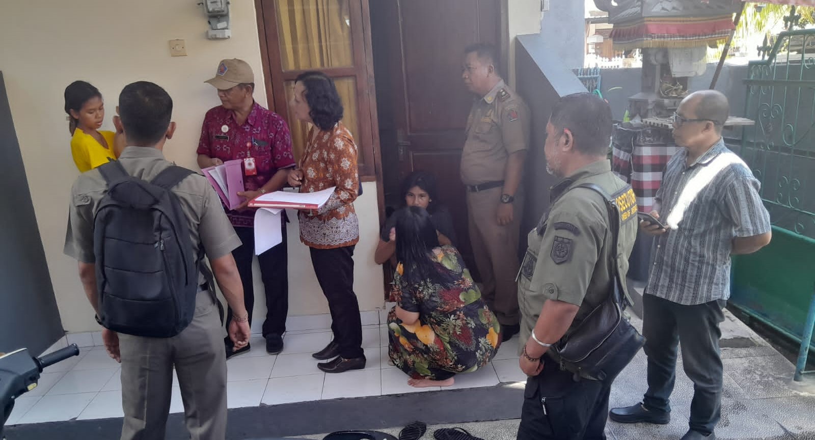 Sidak duktang dengan menyasar kos-kosan di Kelurahan Penarukan, Kabupaten Buleleng, Bali, Selasa, 16 April 2024.