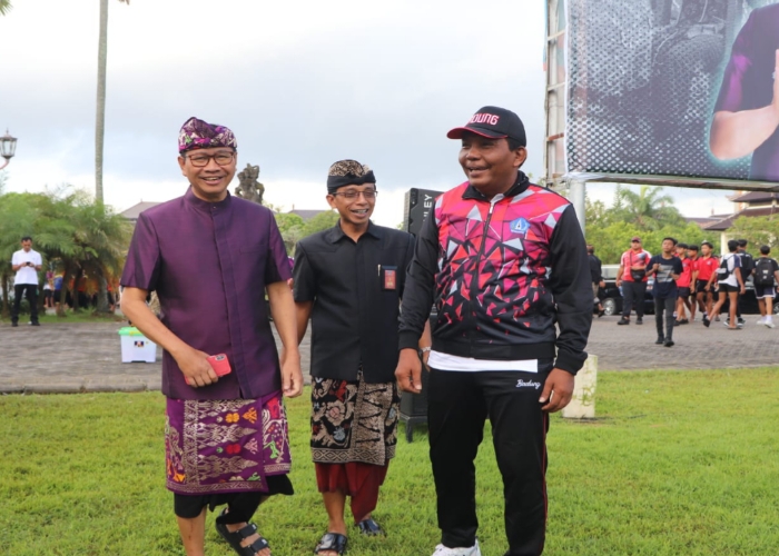DIBUKA: Wakil Suiasa membuka Pekan Kebudayaan Daerah Jantra Tradisi Bali Kabupaten Badung tahun 2024 di Lapangan Mangupraja Mandala, Puspem Badung, Kamis (18/4).