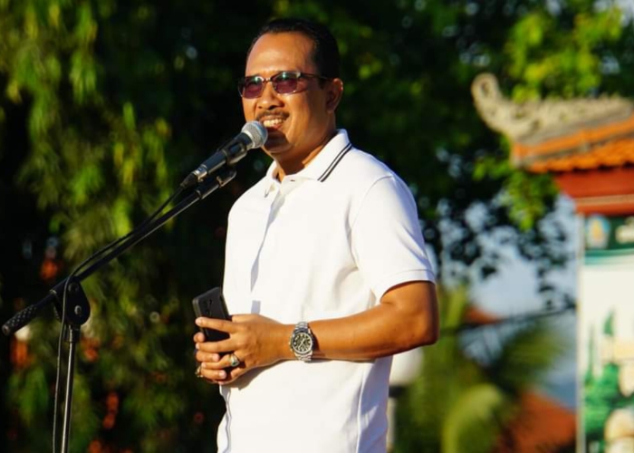 WASPADA : Sejumlah pegawai kontrak dan ASN di Buleleng mengikuti Apel Krida di Taman Kota Singaraja.