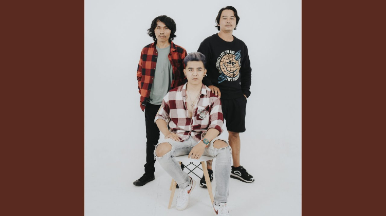 Rocktober Band baru saja merilis video lirik lagu yang berjudul Sabar