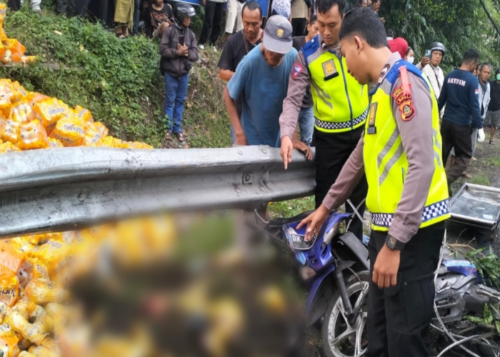 TRAGIS : Kondisi korban tewas tertimpa tronton dalam kecelakaan di Banjar Dinas Penyalin, Desa Samsam Kecamatan Kerambitan.