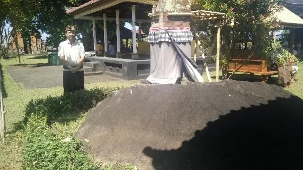 Pura Bukit di Desa Bukit, Karangasem, menyimpan misteri yang tak terpecahkan.