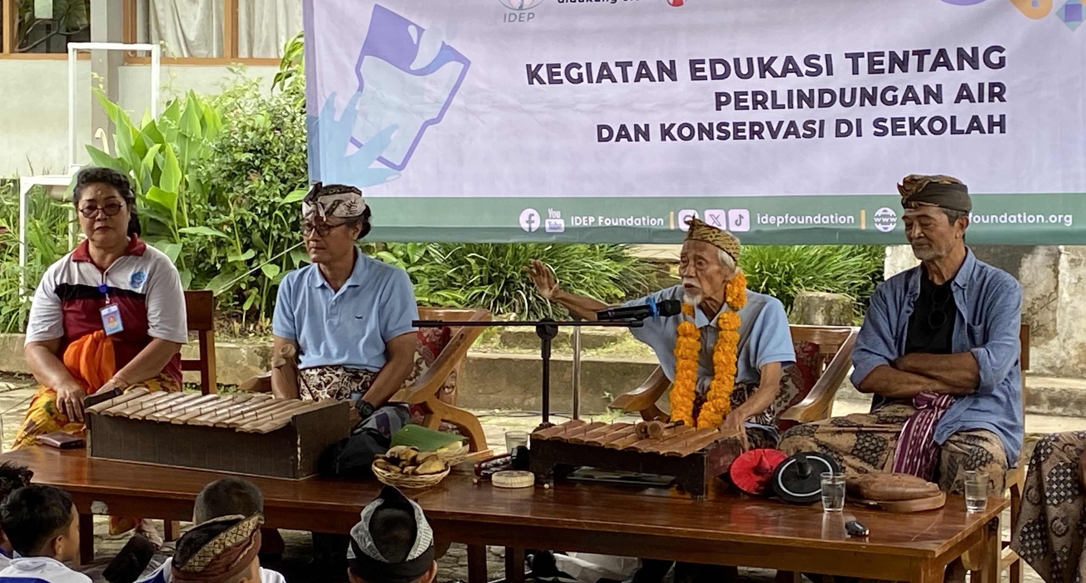 Kegiatan mendongeng untuk mengedukasi anak-anak tentang ketersediaan air, Sabtu, 20 April 2024.