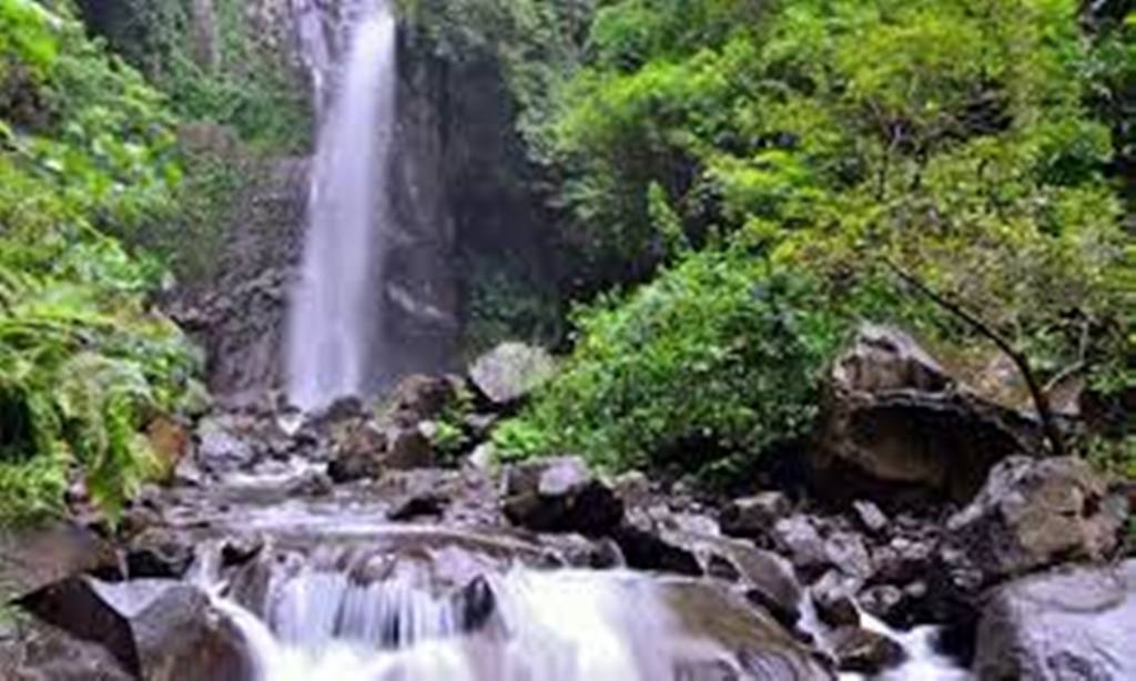 HEALING: Air Terjun Yeh Mampeh merupakan salah satu surge tersembunyi di Kabupaten Buleleng yang cocok untuk tempat healing.