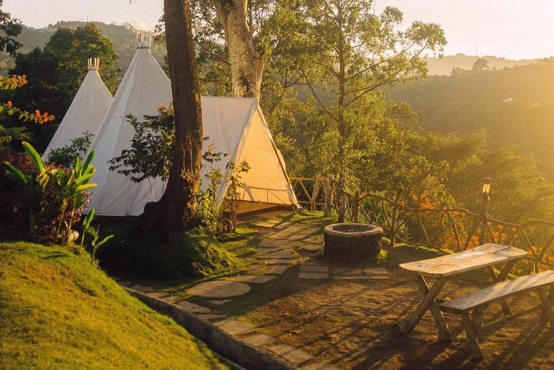 GLAMPING: Alam Calderi Camp, salah satu tempat glamping di Kintamani Bali yang memiliki dua view indah dan pemandangan sunrise.