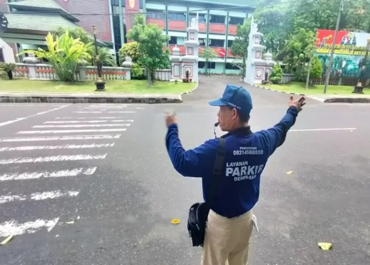 Beredar pengumuman kenaikan tarif parkir di Kota Denpasar sesuai dengan Perwali No 64 tahun 2023