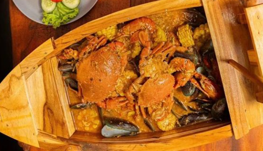 Salah satu menu seafood Griya Kepiting Bali di Kota Singaraja, Bali.