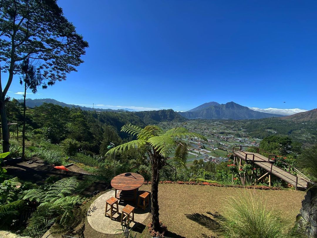 GLAMPING: Rasakan sensasi glamping di atas lautan awan dengan sunrise yang indah di Jungle Camping Kintamani.