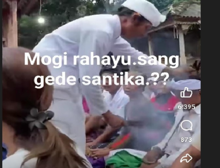 Sebuah video proses Nyanjan Jero Mangku viral di media sosial