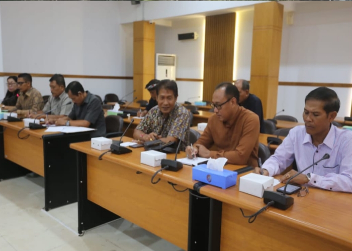 Rapat kerja Komisi III DPRD Klungkung mempertanyakan SK PPPK.