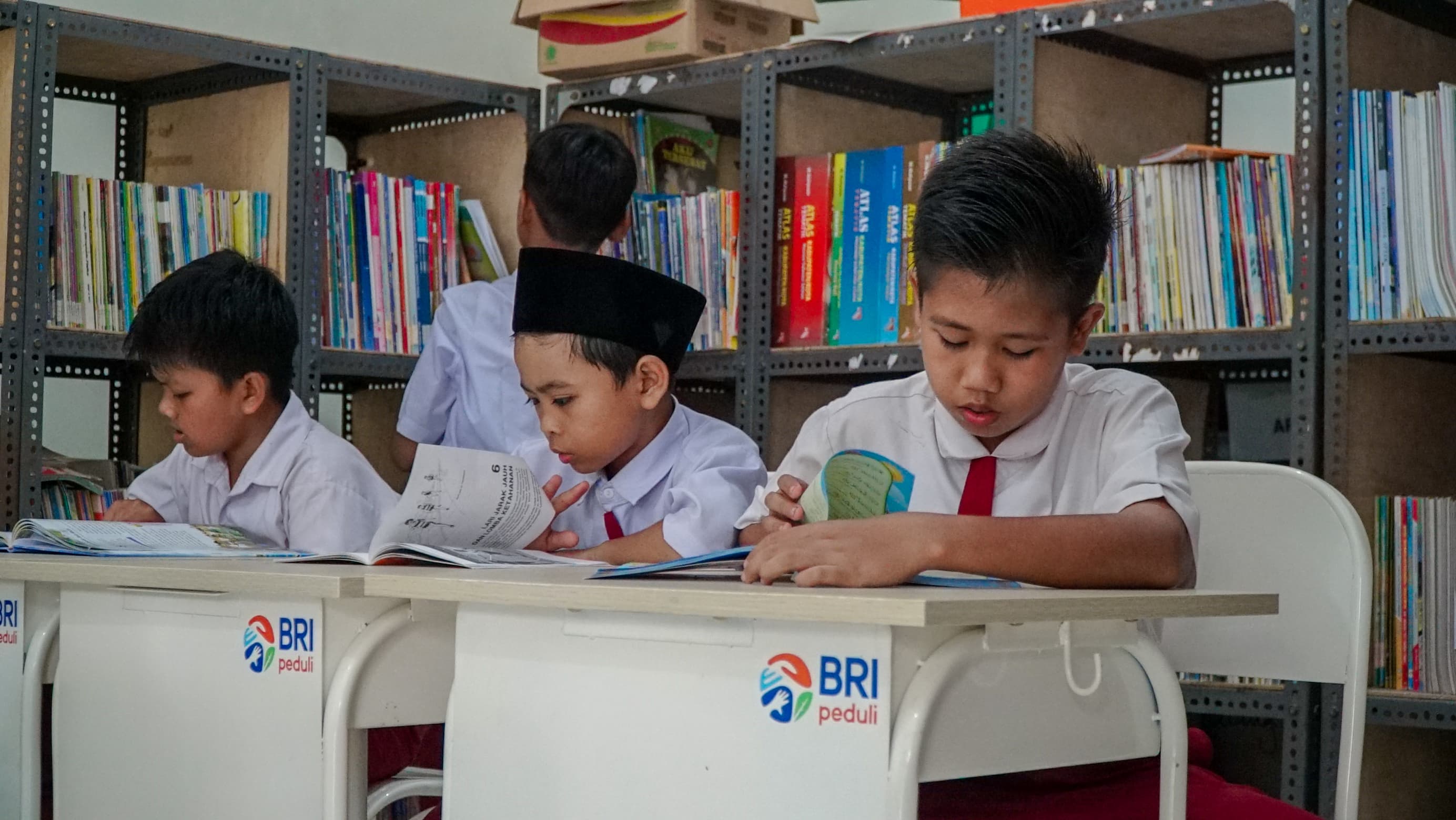 PENDIDIKAN: BRI secara aktif mendukung pemerintah dalam memberikan pendidikan yang berkualitas bagi masyarakat.