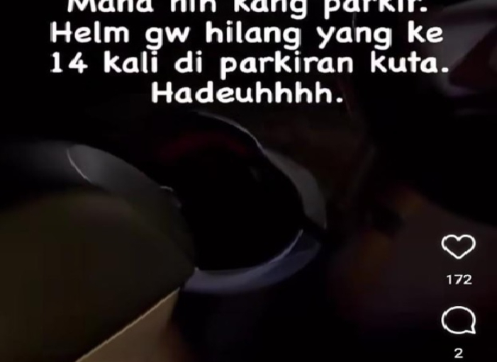 Seorang pria membagikan video kekesalannya yang kehilangan helm hingga 14 kali di Parkiran pantai Kuta