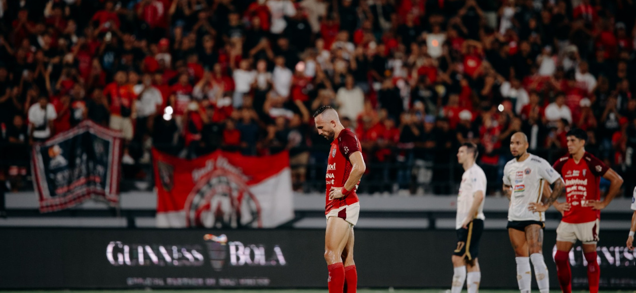 Suporter Bali United saat menyaksikan partai kandang di Stadion Kapten I Wayan Dipta.