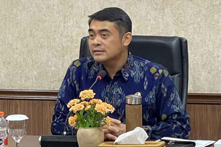 Arya Wedakarna memberi pesan kepada bendesa adat di Bali paska Bendesa Adat Berawa kena OTT