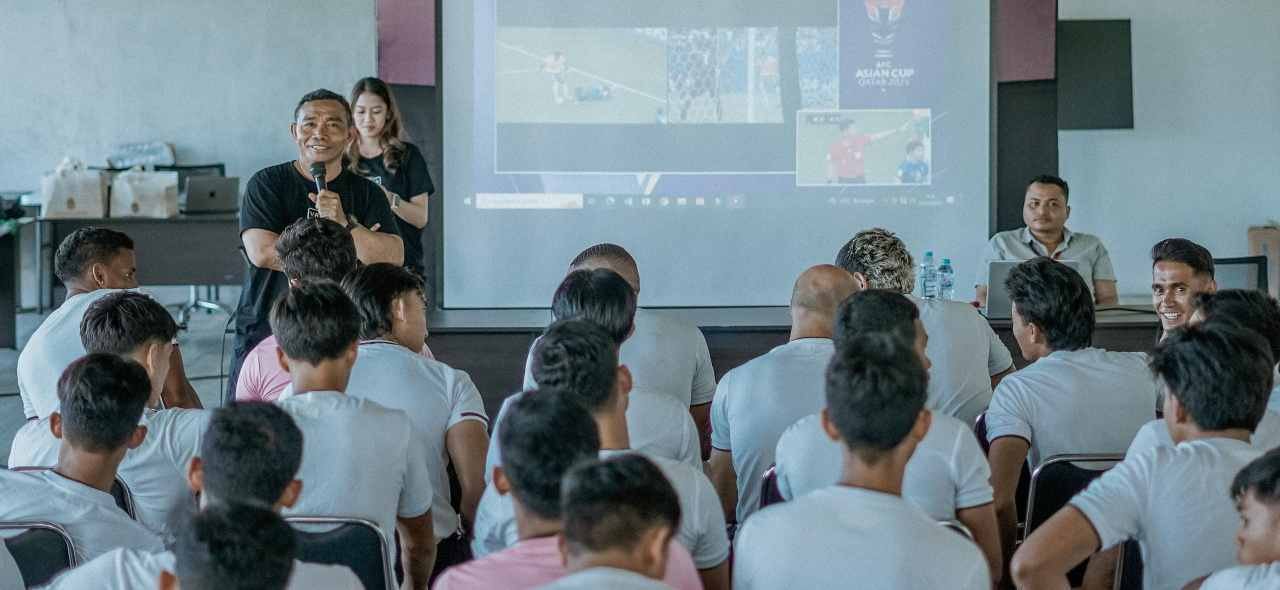 Pihak LIB saat mensosialisasikan VAR yang diterapkan pada babak Championship Series mendatang kepada tim Bali United.