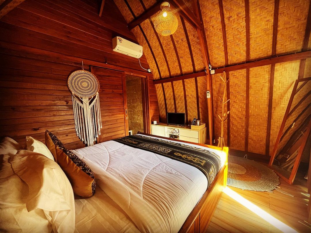 HOTEL MEWAH: Bangunan Batur Panorama Glamping didominasi oleh kayu, tetapi memiliki fasilitas mewah seperti hotel bintang. Sangat cocok untuk honeymoon.