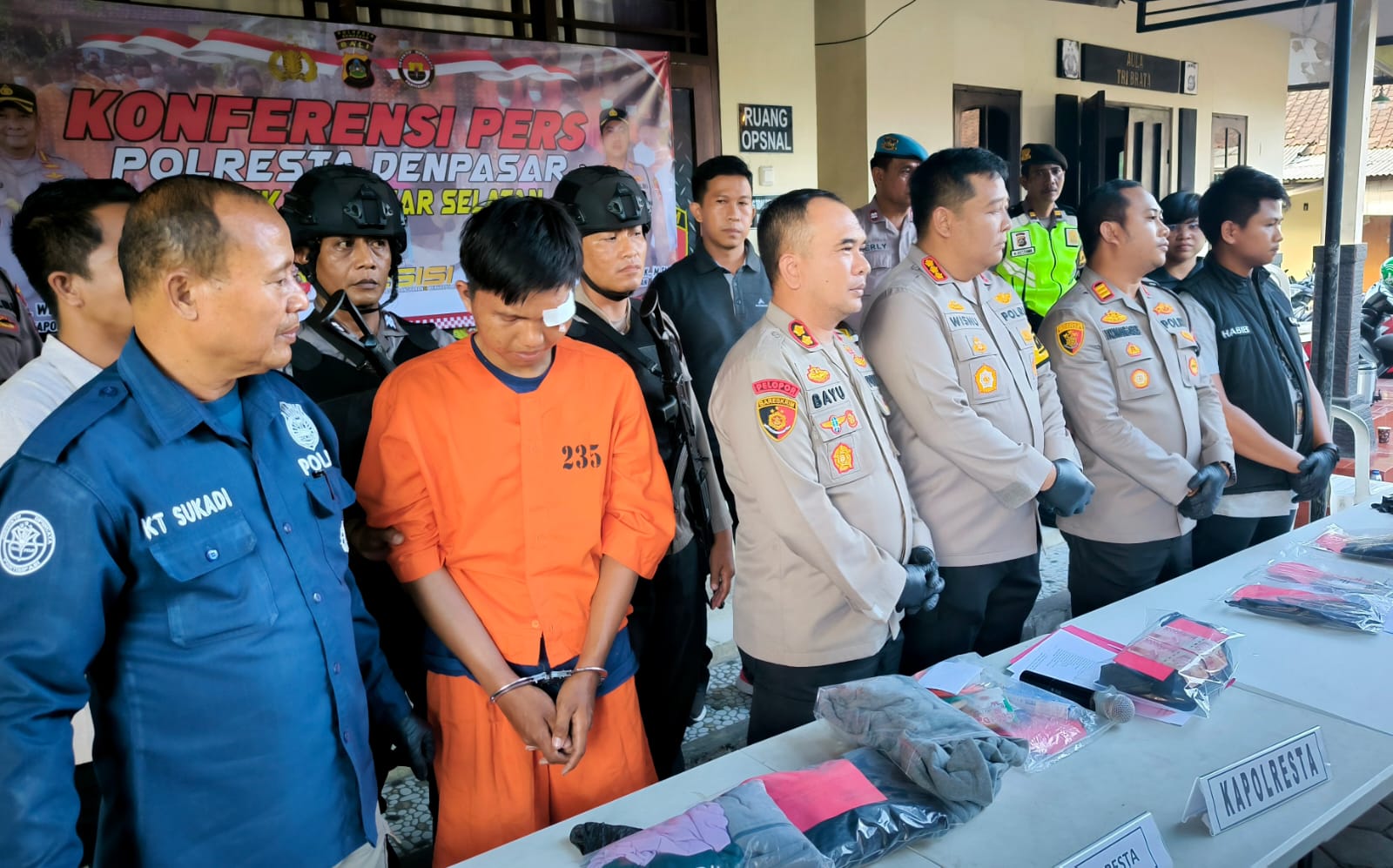 Anjas Purnama, tersangka pembunuhan PSK asal Jember di Bali ditangkap polisi.