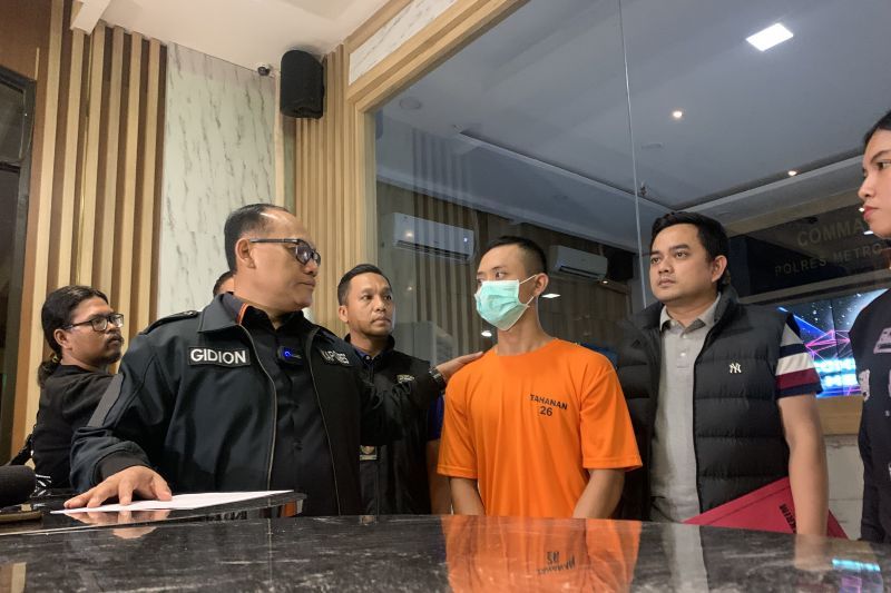 Kapolres Metro Jakarta Utara Kombes Pol Gidion Arif Setyawan menghadirkan taruna tingkat dua STIP Marunda yang menjadi pelaku penganiayaan terhadap juniornya, Putu Satria Ananta.