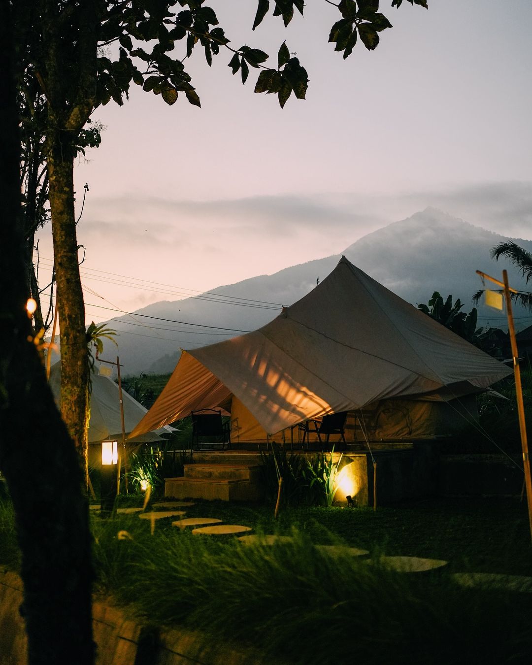 VIEW: View di Pukupods Nyaris sedikit beda, tetapi tarif sewa glamping nyaris sama dengan Kintamani Bali. Bisa nikmati hiburan unik.