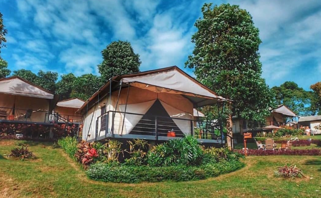 PENGINAPAN: Trizara Resorts Glamping di Lembang Bandung memiliki suasana romantis yang mirip dengan Kintamani Bali. Sangat cocok untuk pasangan yang ingin menepi.