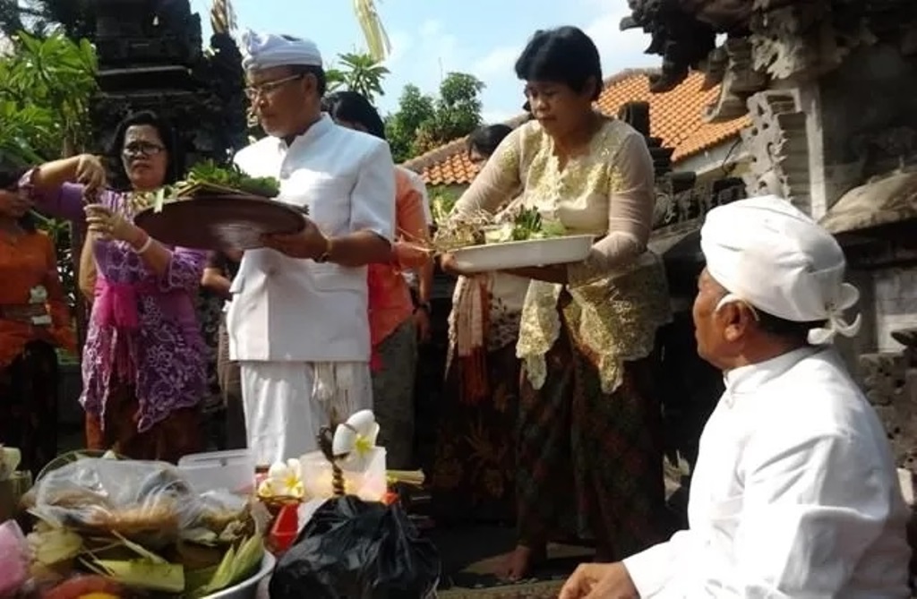 Ngarorasin adalah salah satu ritual Hindu Bali setelah ngaben.