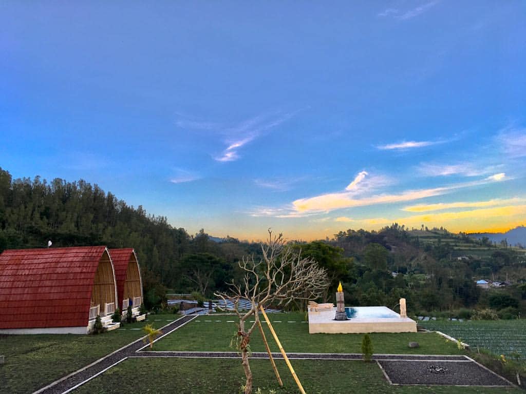 TERSEMBUNYI: Sebuah tempat glamping tersembunyi di Kintamani Bali, dengan view gunung dan danau yang cocok untuk wedding vanue.