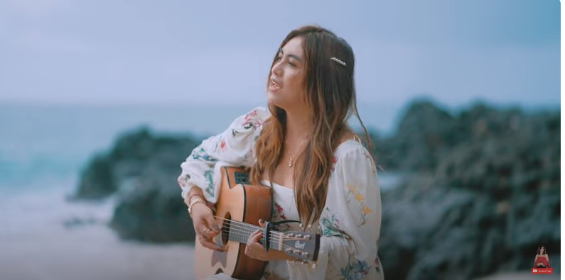 Penyanyi Tika Pagraky kembali merilis lagu baru yang berjudul Bye