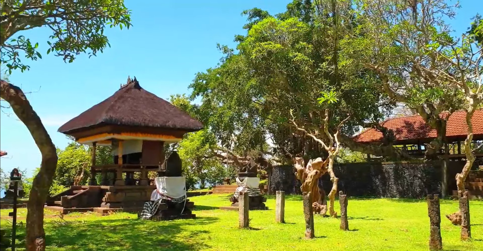 Pura Gumang atau Pura Bukit Gumang di Desa Bugbug, Kabupaten Karangasem, Bali.