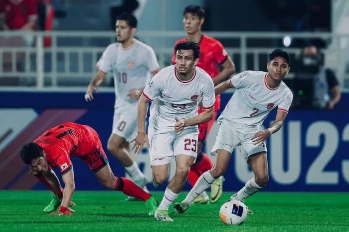 TANGGUH: Ketangguhan yang dimiliki oleh Nathan Tjoe-A-On jadi salah satu aspek penting dirinya bermain di banyak posisi untuk Timnas Indonesia. (Instagram Nathan Tjoe-A-On)