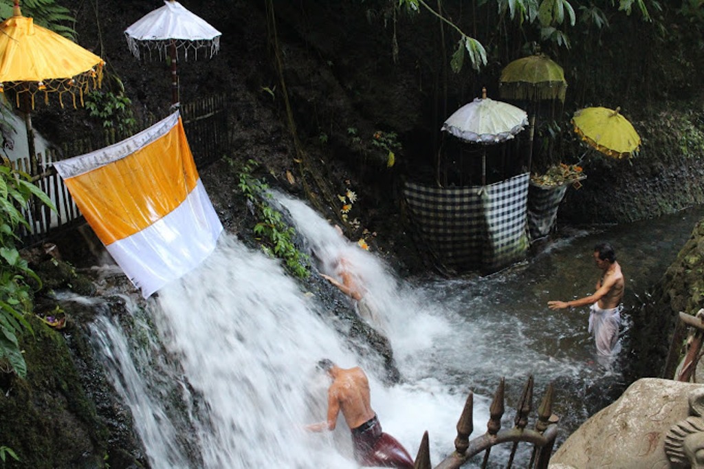 Salah satu tempat melukat di Gianyar, Bali