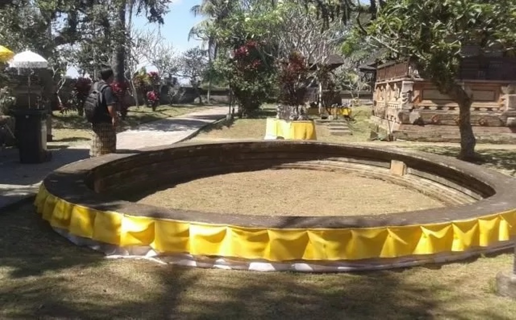 Telaga Maya di Pura Pusering Jagat, Gianyar, Bali.