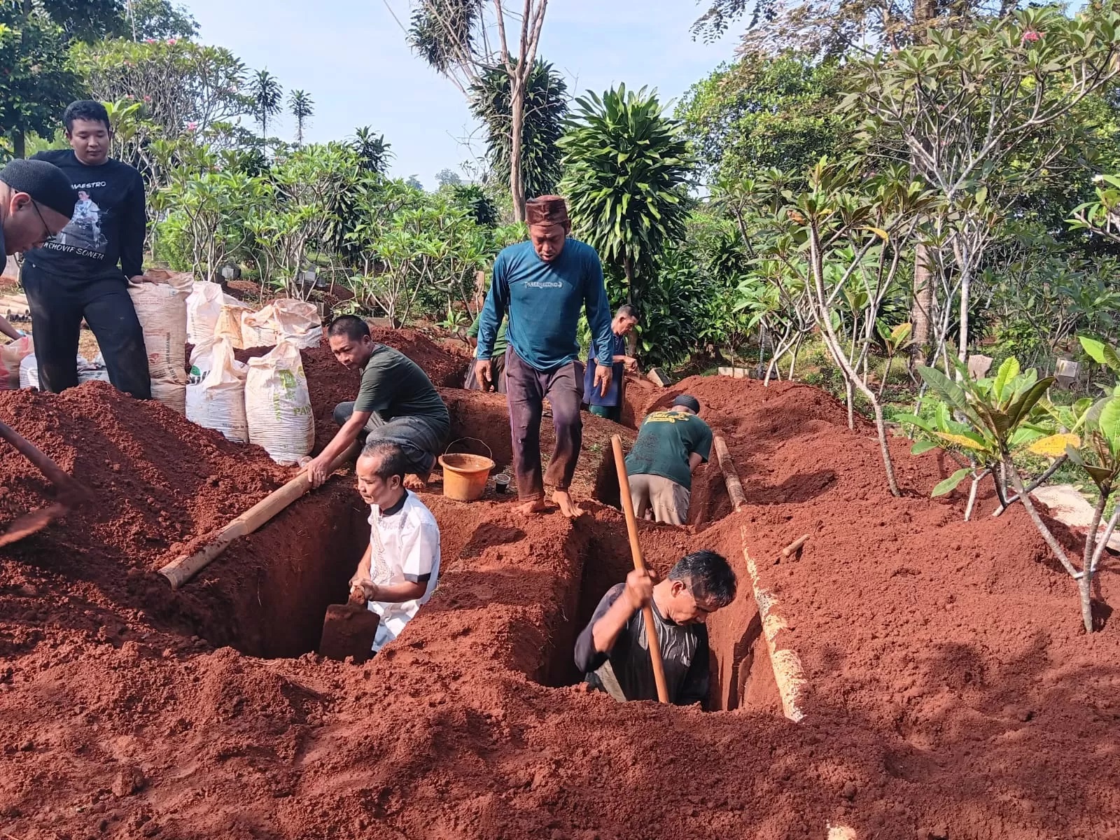 UPTD Pemakaman Umum, Dinas Perumahan dan Permukiman (Disrumkim) Pemakaman Umum Kota Depok menyiapkan sebanyak 10 liang lahat di TPU Pasir Putih. (Istimewa)