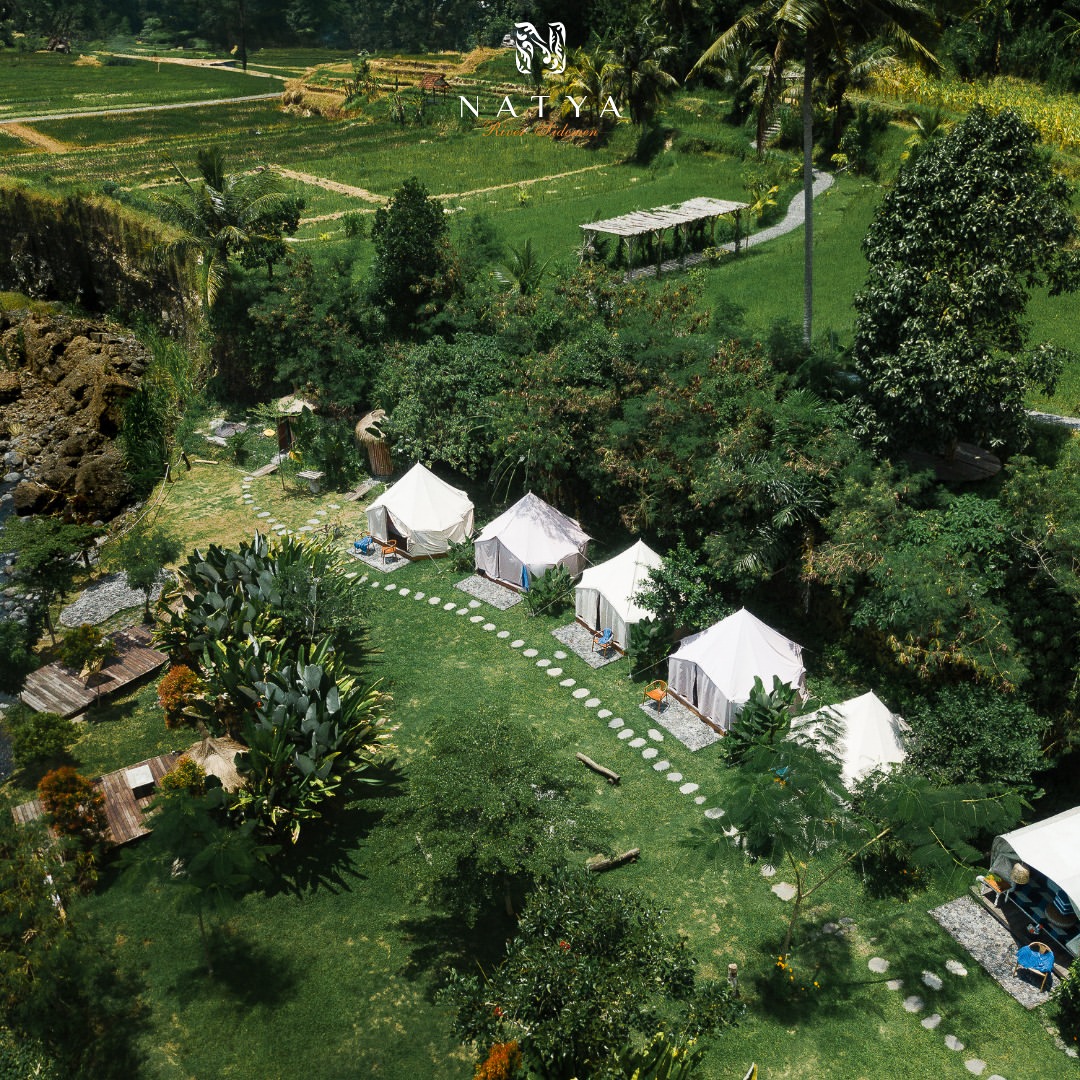 KARANGASEM: Kabupaten Karangasem memiliki tempat glamping sejuk seperti Kintamani Bali. Tawarkan pemandangan sawah dan sungai untuk cooking class dan yoga.