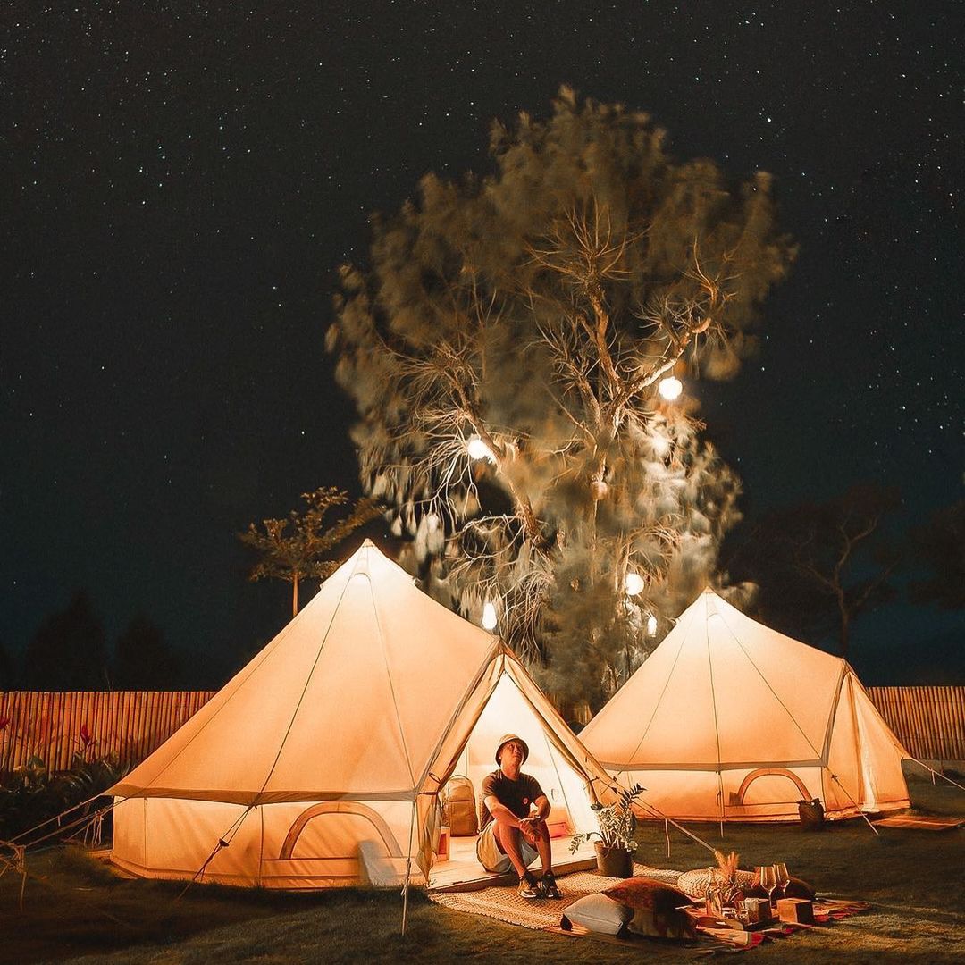 ASYIK: Sunrise Hill Camp, tempat glamping asyik di Kintamani Bali untuk menikmati Danau Batur sambil berendam di kolam air panas.